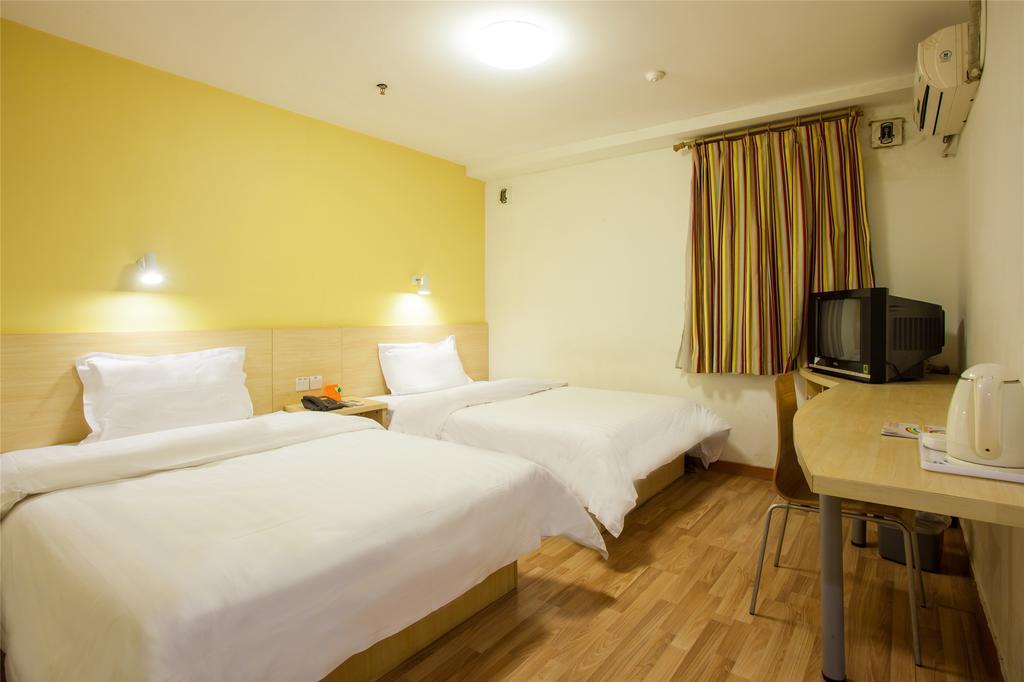 7Days Inn Zhuhai North Railway Station Jinding Экстерьер фото